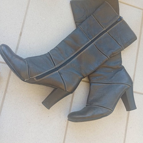 Vintage leather knee-high boots size 38, like new