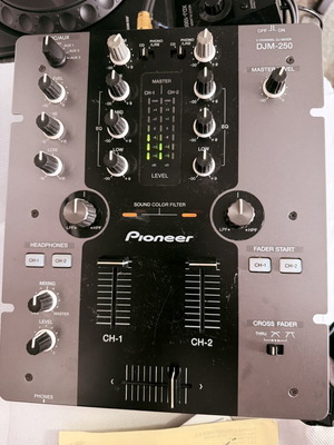 Pioneer DJM-250 2-channel DJ mixer