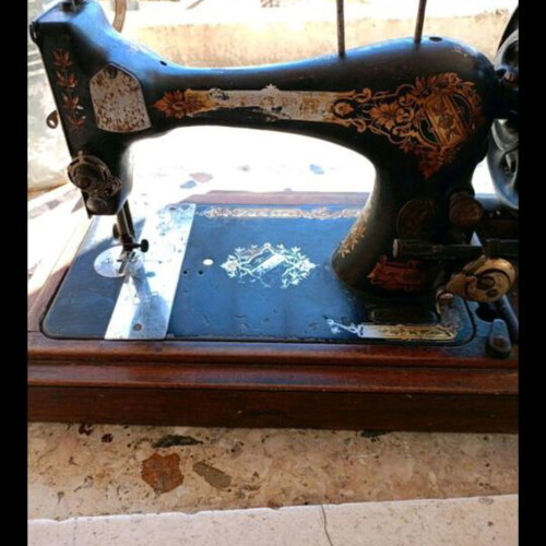 Antique 1900 Sinker Hand Crank Sewing Machine, collectible, fully functional