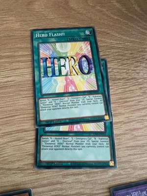 Σετ Elemental Heroes σαν καινούργιο, 12 ultra rare κάρτες με extras