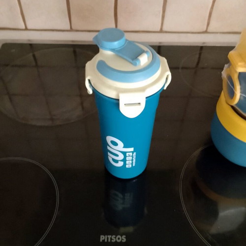Food containers new with insulated bags, water bottle and sandwich box