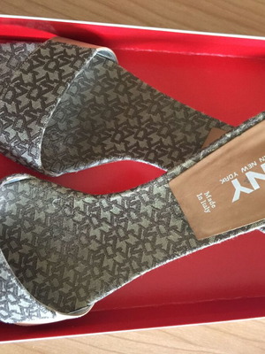 DKNY sandals like new, size 39, white beige