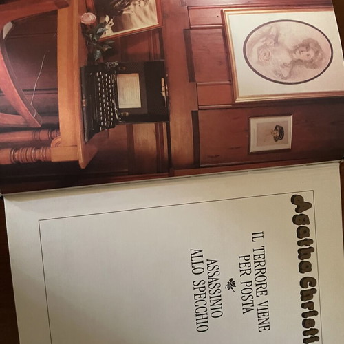 Agatha Christie Assassinio allo Specchio and Il Terrore Viene per Posta book like new, Italian
