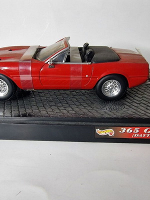 Metal model 1968 Hot Wheels Ferrari 365 GTB-4 Daytona Spider 1:18 like new