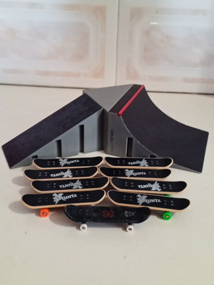 Fingerboards set of 9 with Tech Deck ramp like new