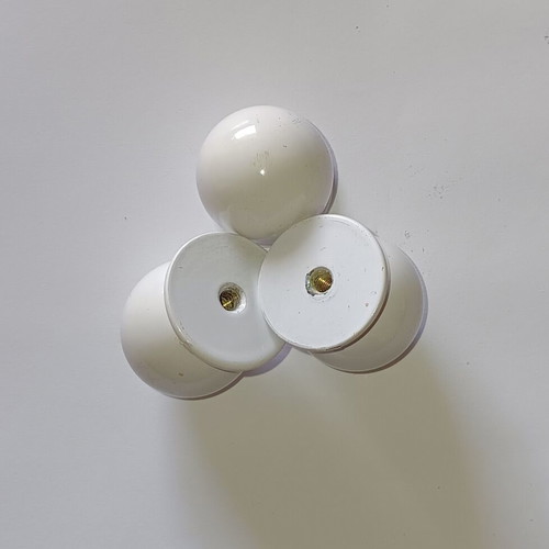 Brass knobs like new, set of 3