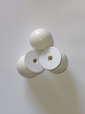 Brass knobs like new, set of 3