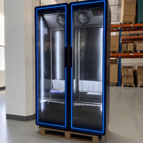 Refrigerated Display Case 800L New, 117x68x200 cm, Fan Cooling