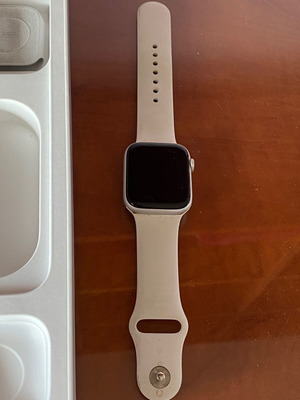 Apple Watch Series 4 44mm like new