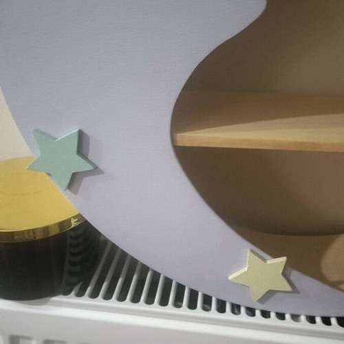 Decorative wall shelf like new for children's nursery room