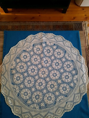 Handmade knitted table linen used, vintage, large, white, 0.7m diameter