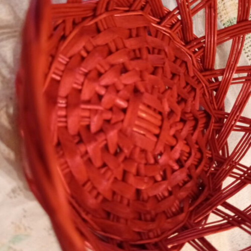 Wicker basket round bread basket red like new