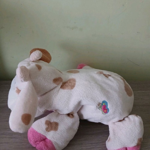 Plush toy like new with rattle for babies