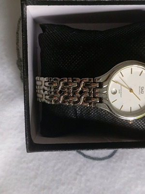 Q&Q women's watch used, water resistant, silver