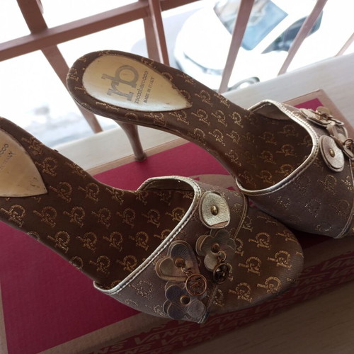 Rocco Barocco women's sandals like new, size 40, gold color