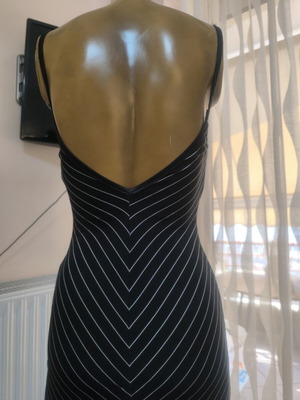 Fitted striped dress with open back, like new, black and white