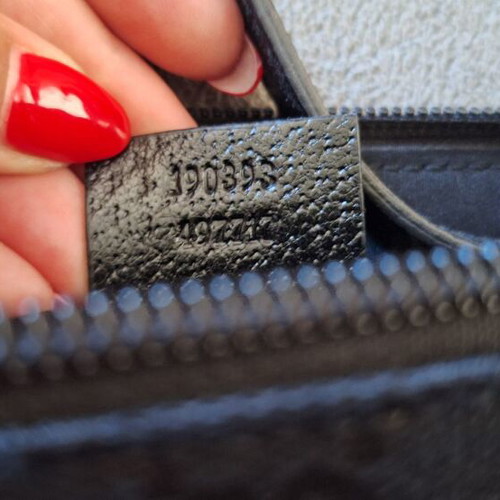 Gucci shoulder bag slightly used, black