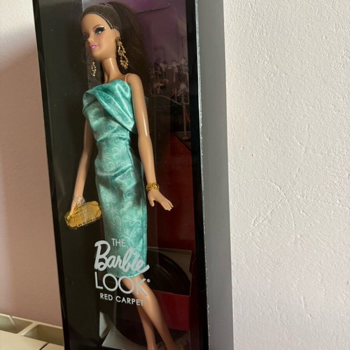 The Barbie Look Red Carpet Black Label 2013 like new