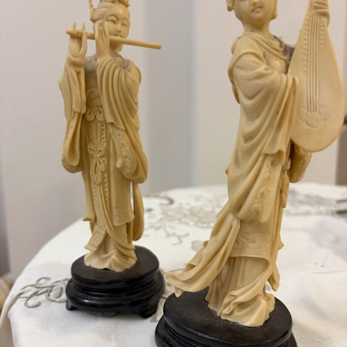 Chinese okimono figurines like new, set of two