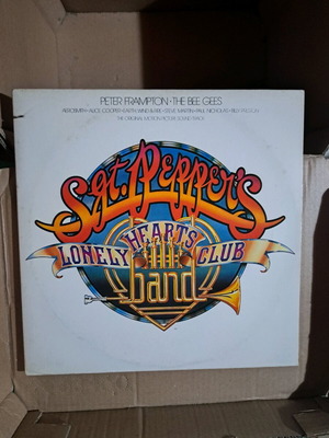 Sgt. Pepper's Lonely Hearts Club Band 2 винилови плочи употребявани, рок