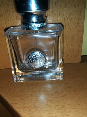 Άδειο μπουκάλι από άρωμα Versense της Versace