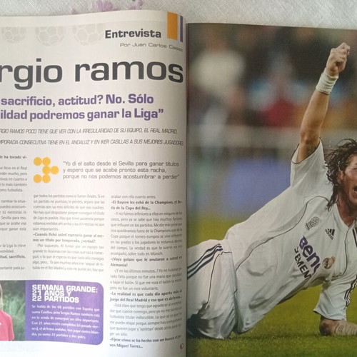 Don Balon magazine like new with Ronaldinho poster and match report