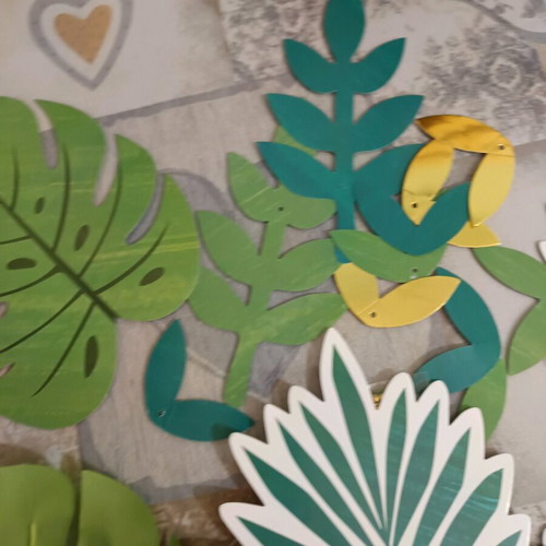 Tropical leaves new, 9 paper and 4 plastic pieces