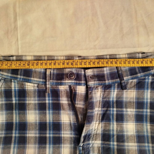 Checked bermuda shorts like new, blue, size 38