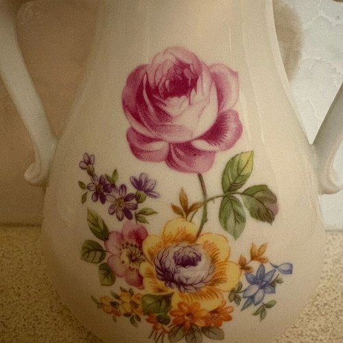Porcelain vase GDR 1877 like new, 17 cm height
