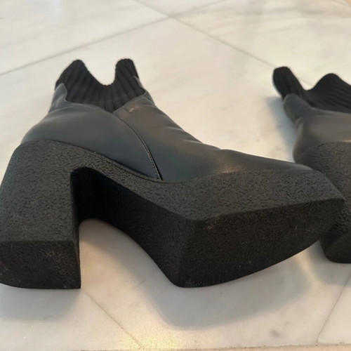 Migato black leather ankle boots with sock and rubber sole size 39 like new
