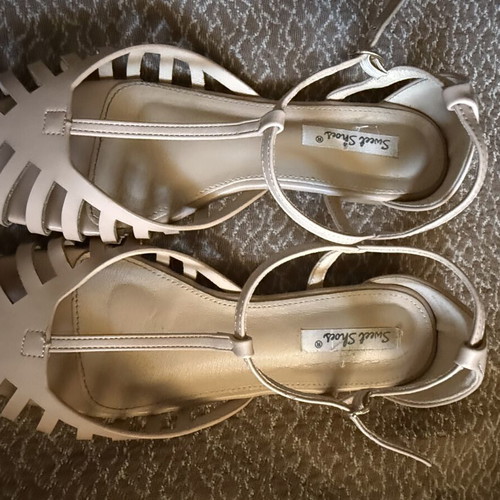 Sandals like new, worn few times, beige platform style, size 39