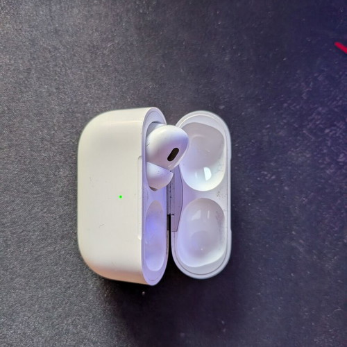 Apple AirPods Pro 2nd Gen. MQD83ZM/A Magsafe Lightning, used, missing right earbud
