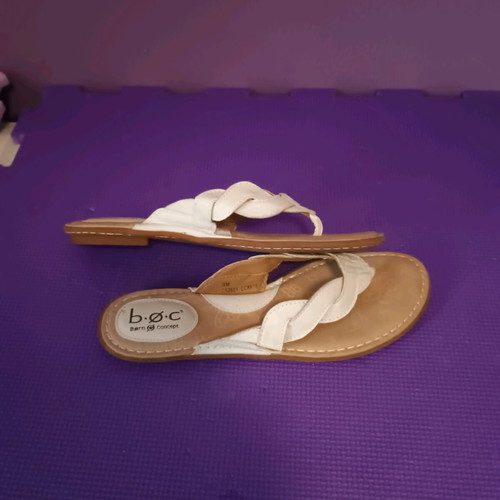 B.O.C Born Concept White Flip Flops Size 40 Like New Comfortable