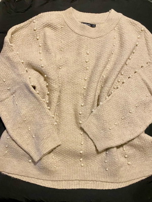 Stradivarius oversized sweater like new with embroidered pearls beige