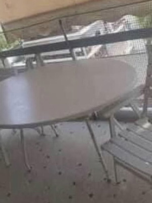 Aluminum outdoor dining table set with 5 folding chairs used