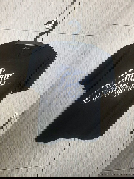 Τ-shirt με ασημι στάμπα κ βάτα!!!