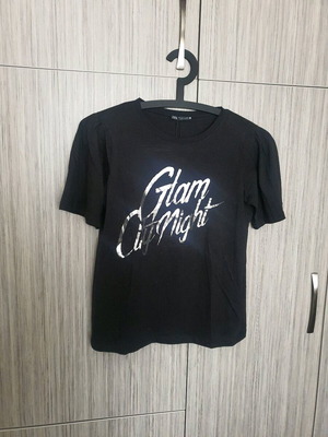 T-shirt Zara καινούργιο με ασημί στάμπα, μέγεθος S