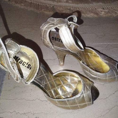 A To Z Greek gold sandals like new, size 39