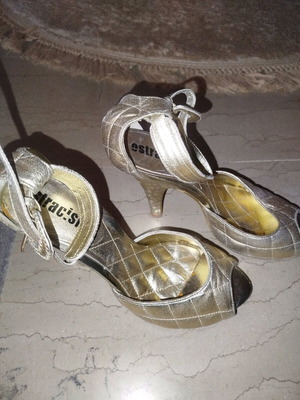 A To Z Greek gold sandals like new, size 39