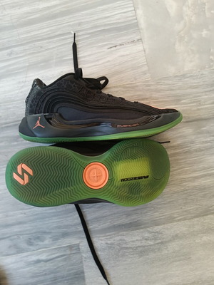Jordan Luka 4 basketball shoes, black and green, size 44