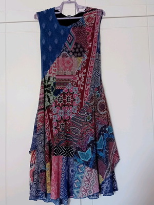 Φόρεμα Desigual αμάνικο flared σαν καινούργιο, πολύχρωμο