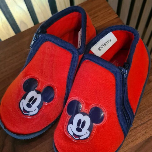 Mikey Mouse slippers used, size 24