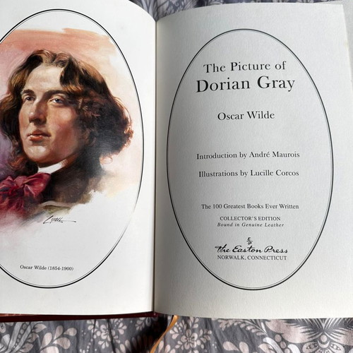 Leather-bound book The Picture of Dorian Gray new