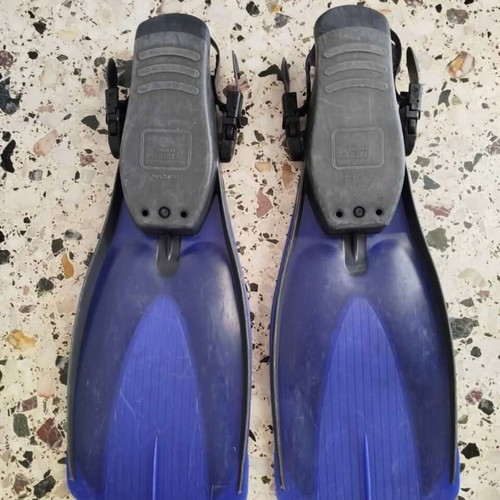Open-type small-medium fins used