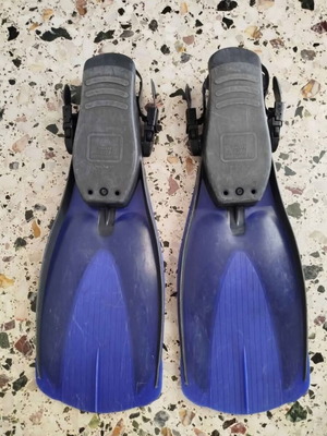 Open-type small-medium fins used