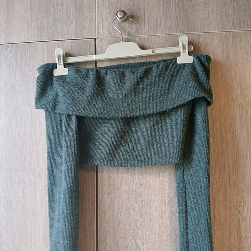 Crop top long sleeve like new, green, size XS-M