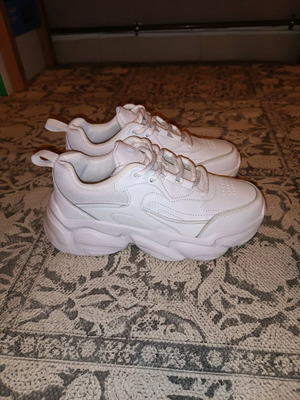 Αθλητικά Fila Memory Mayra ολοκαίνουργια, άσπρα, μέγεθος 36