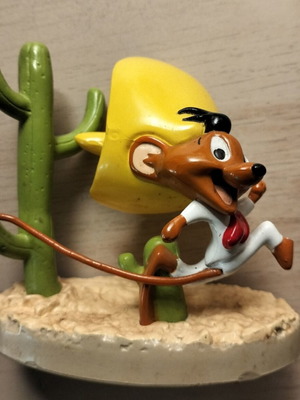 Speedy Gonzales De Agostini figure used, broken foot