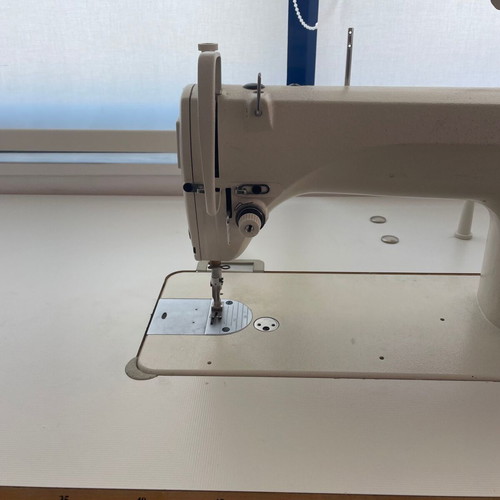 JUKI DDL-8700 Monoveline Sewing Machine like new, direct-drive motor