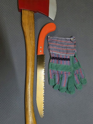 Garden tool set new, 3 pieces with axe, Salvador saw and gloves